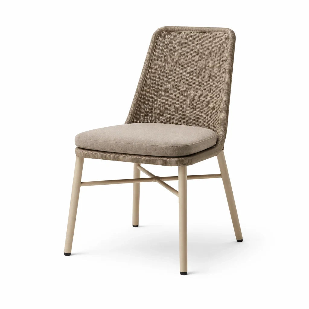 Chaise en métal avec siège en corde tressée beige